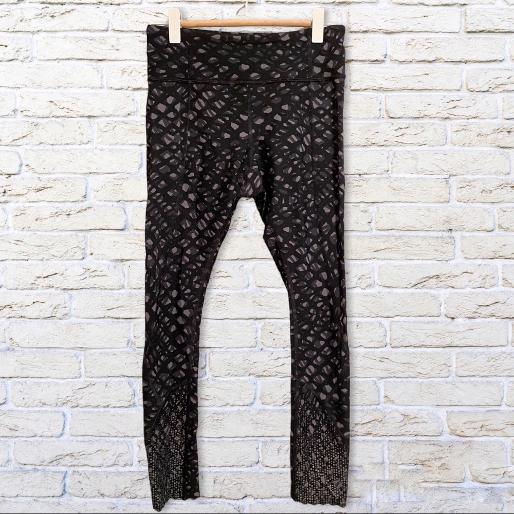 NWOT Lululemon Tight Stuff Black Simply Lace Scallop Leggings - Size 4